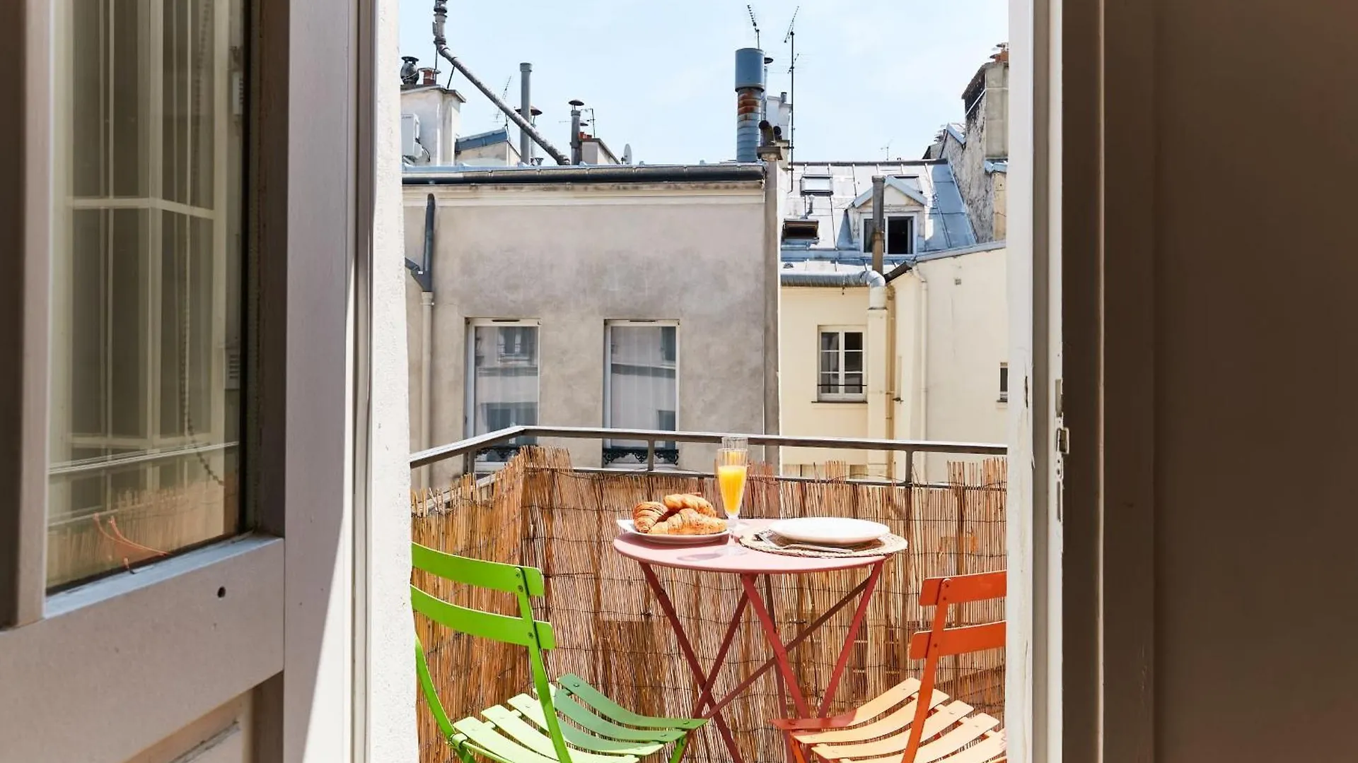 Latin Quarter - 1br With Balcony - Cityapartmentstay *
